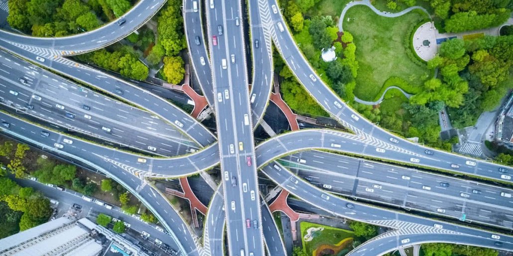 xnudo de carretera vigilada por servicios con drones para el control del trafico
